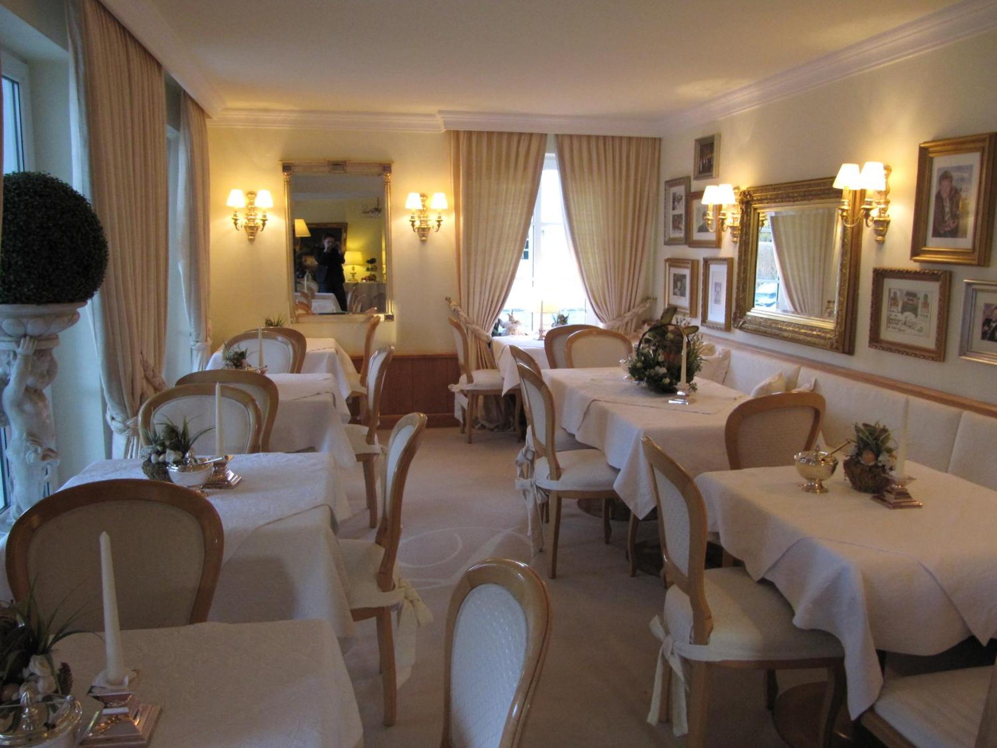 Hotel Daniels Халбергмос Екстериор снимка
